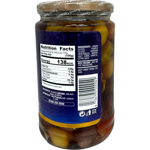 Close-up of Sophine cocktail olives, high-quality olives ideal for enhancing your cocktails.