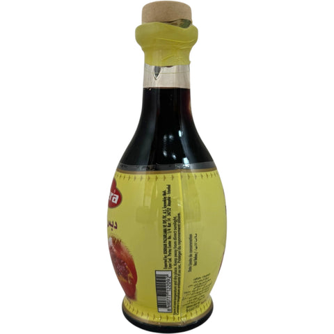 Sera pomegranate sauce 340g - The product displayed with pomegranate fruits, emphasizing its natural ingredients.
