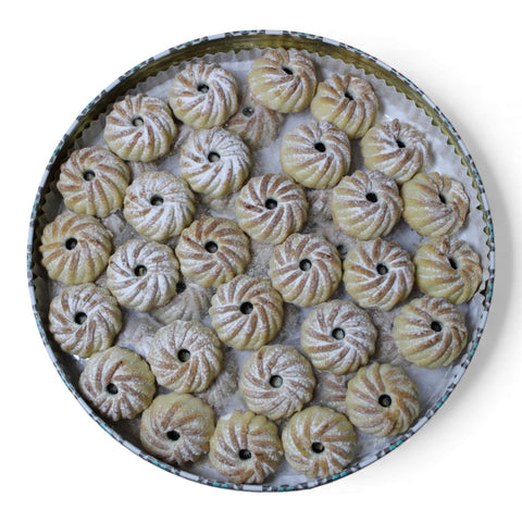 Al Nejmah Sweets – Dates Maamoul Sweets with Sugar, a popular selection in the world of Arabic desserts with dates.