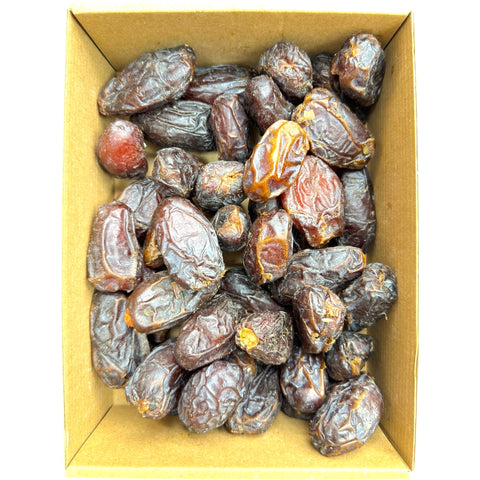 Close-up of Premium Organic Medjool Dates 2 lbs | Royal Palm emphasizing health benefits of medjool dates.