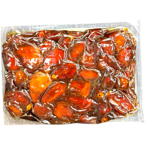 Premium Khalas Dates packaging image - Premium Khalas Dates vacuum sealed for freshness from Qutoof.