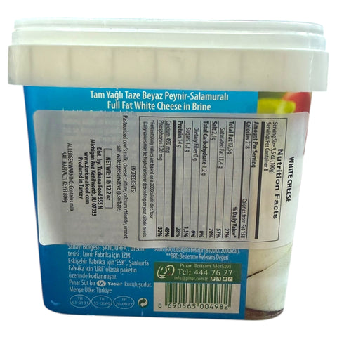 PINAR KAHVALTI KEYFI WHITE CHEESE 800G displayed on a wooden board with herbs, showcasing its rich flavor and quality.