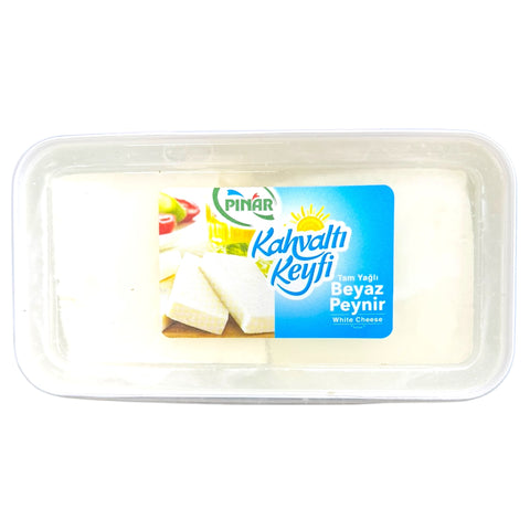 Close-up image of PINAR KAHVALTI KEYFI WHITE CHEESE 800G highlighting its smooth, soft consistency perfect for breakfast.