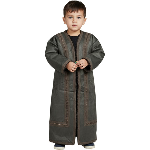 Child wearing the Kids Winter Fur Coat – Hooded 3-4 y old with a stylish hood, perfect for winter outings.