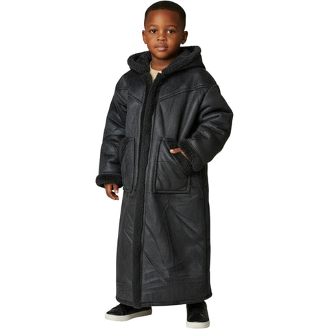 Detail view of the Kids Winter Fur Coat – Hooded 3-4 y old showcasing its plush faux fur and hood.